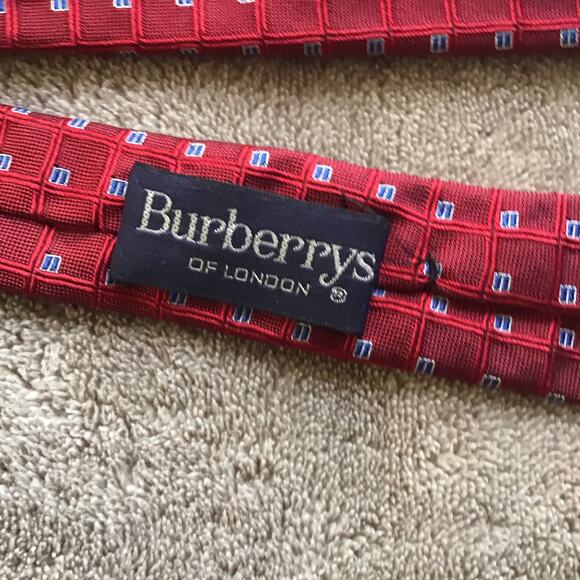 Burberrys Of London Men's Tie Red Check/Squares 100% Silk Made in Italy - Picture 2 of 6